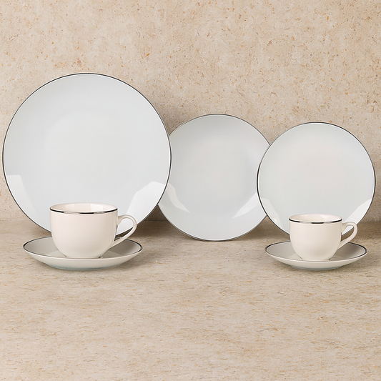 Aparelho de jantar de porcelana branco com filete prata
